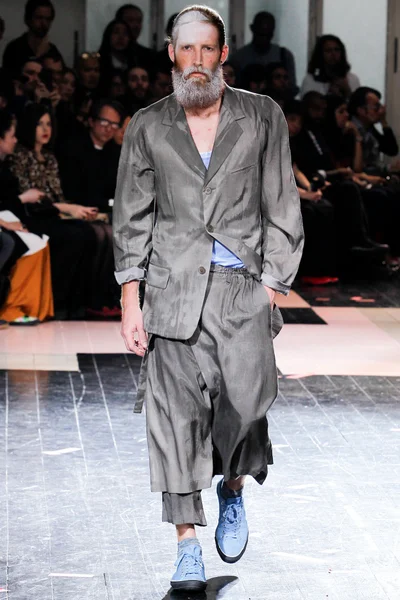 Look 10